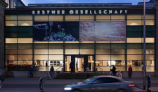 Die Kestner Gesellschaft kurz bevor die Ausstellung eröffnet wurde.